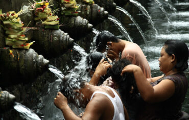 tirta empul temple purification