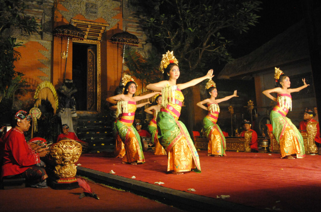 legong dance in ubud palace