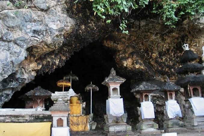 Goa lawah temple