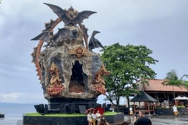Goa lawah temple