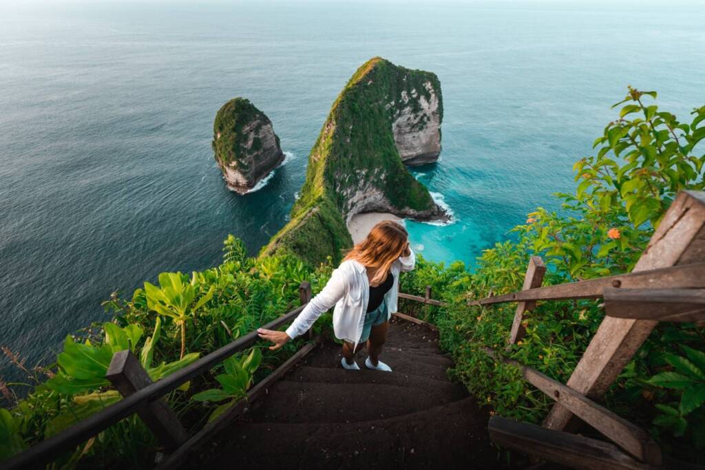 Kelingking beach in Nusa Penida with a Bali private tour driver