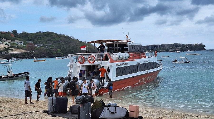 Fast boat to Nusa Penida with a private tour